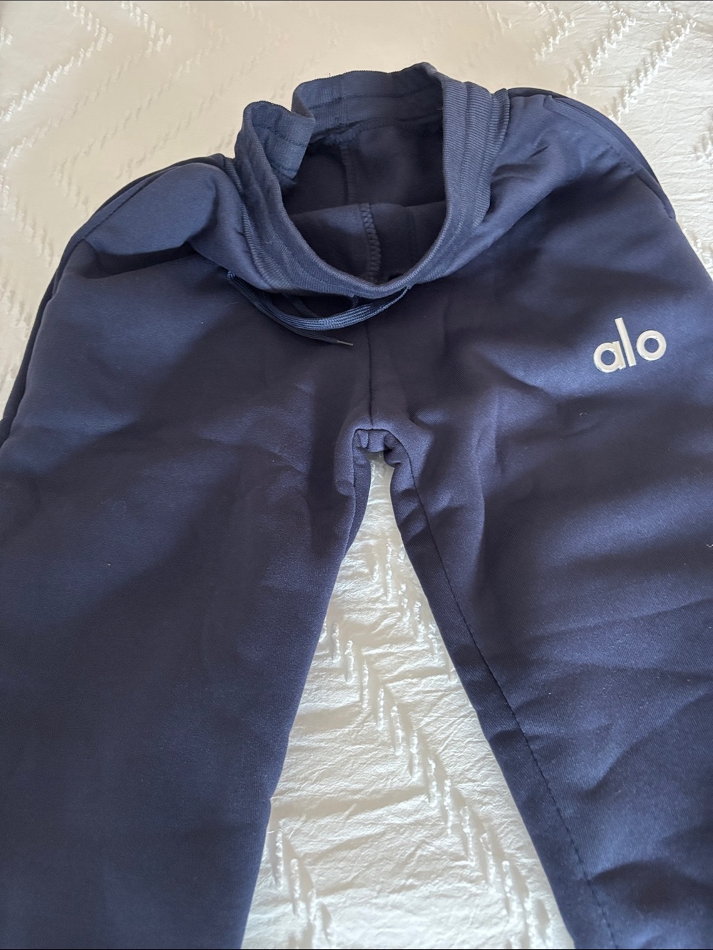 ALO Navy Joggers Size Medium Worn once $178 RETAIL - Picture 6 of 6